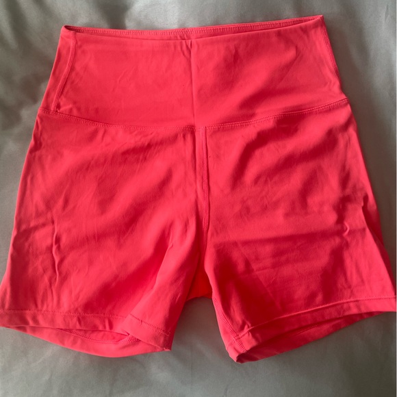 High waisted 4” workout shorts - Picture 2 of 2